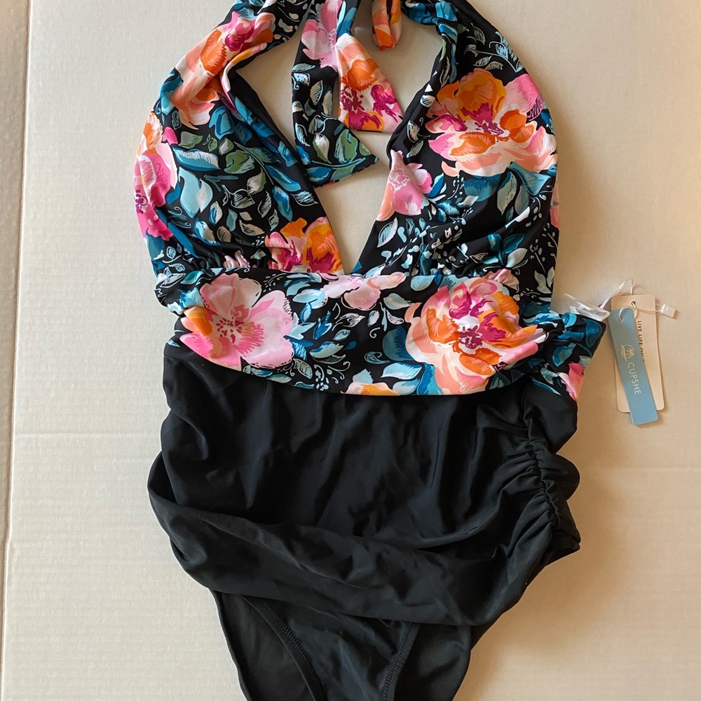 New Cupshe Ladies Swimsuit One-Piece Size Large